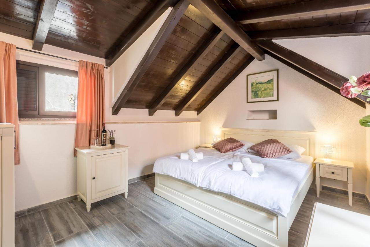 Old Town B&B Rooms Matusko Split Bagian luar foto