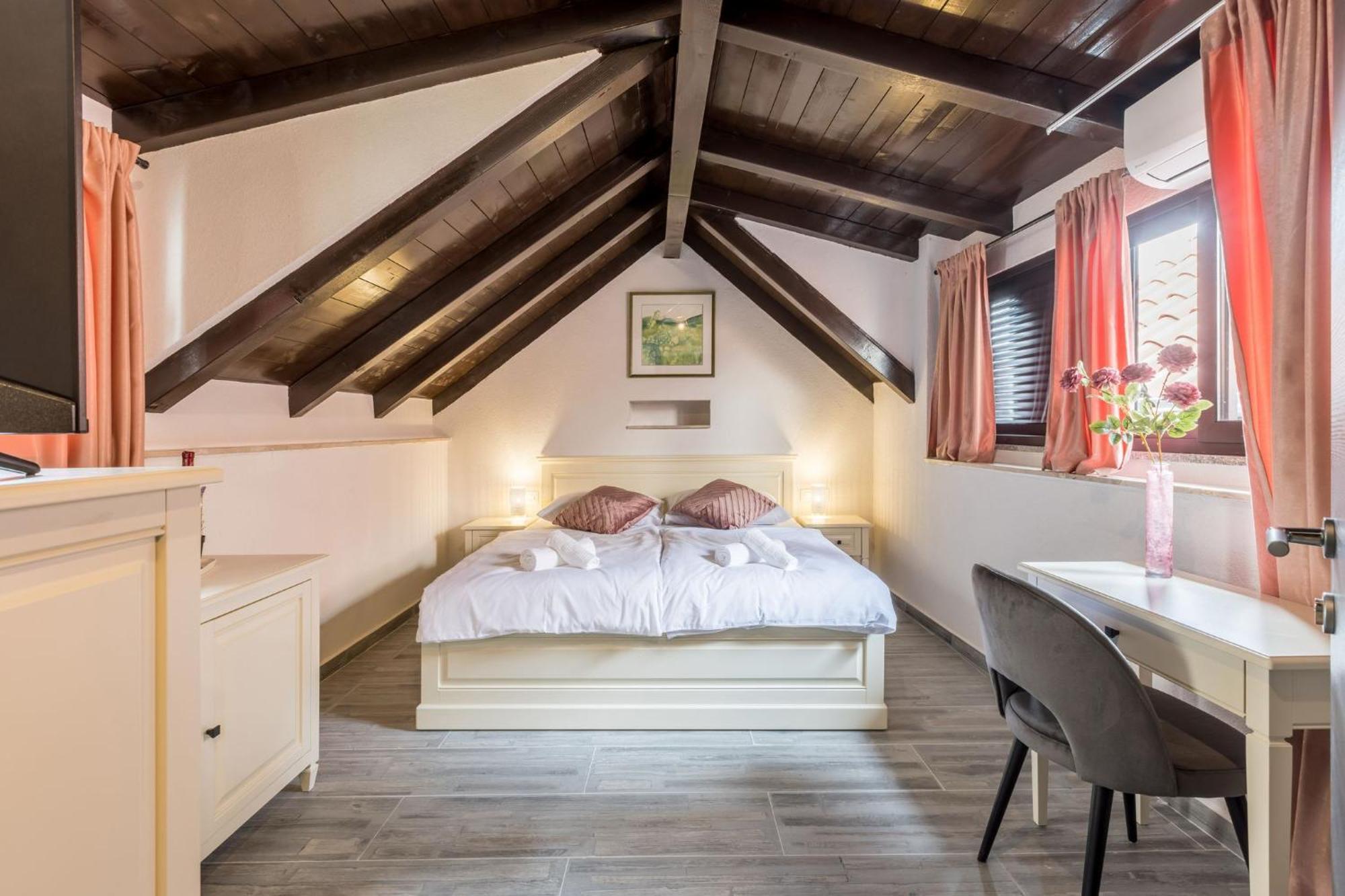 Old Town B&B Rooms Matusko Split Bagian luar foto